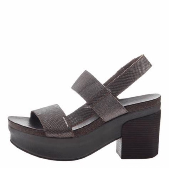 OTBT Gray Platform Shoes with Textured Strap and Chunky Heel - Picture 2 of 10